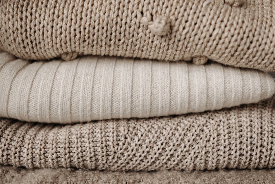 Фактура бежевого трикотажа